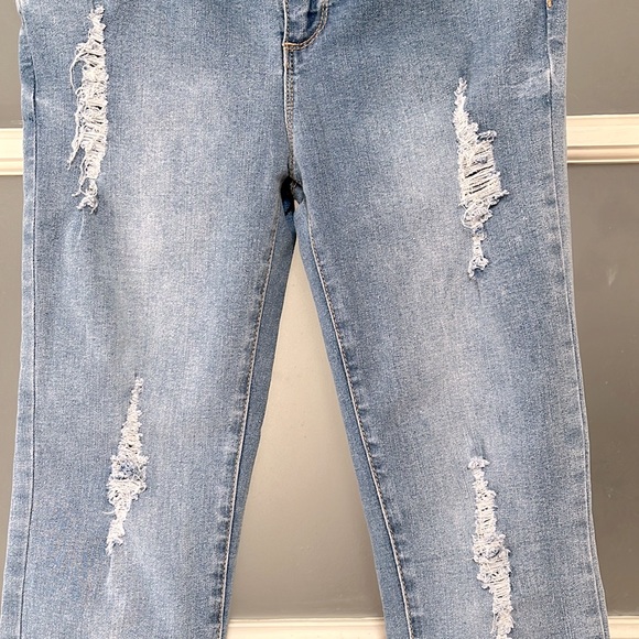 Forever 21 Girls Ripped Jeans, size 11/12 - Picture 3 of 9